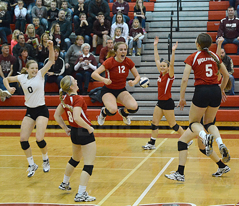 wolfpack-vb-vs-crofton-districts-elgin-review-2015_2829 The team celebrates a pivotal point.