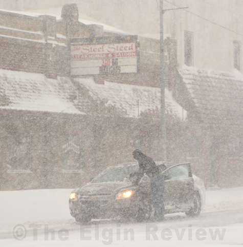 snowday_0929-3-col-color Low visibility in Elgin, Nebraska makes travel risky.