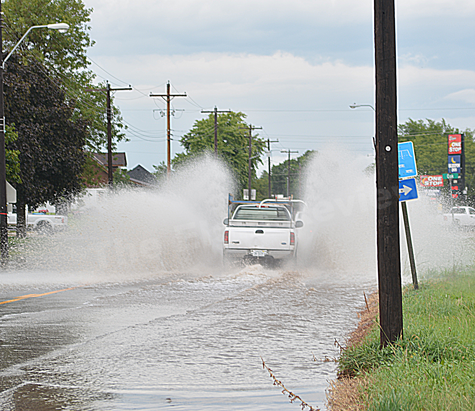 downpour-elginreview_7758-2 Elgin, Hwy 14 just north of Hometown Station. ©Elgin Review